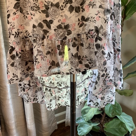 3-$30 Torrid size 2 grey sheer floral high low tank - Picture 3 of 5